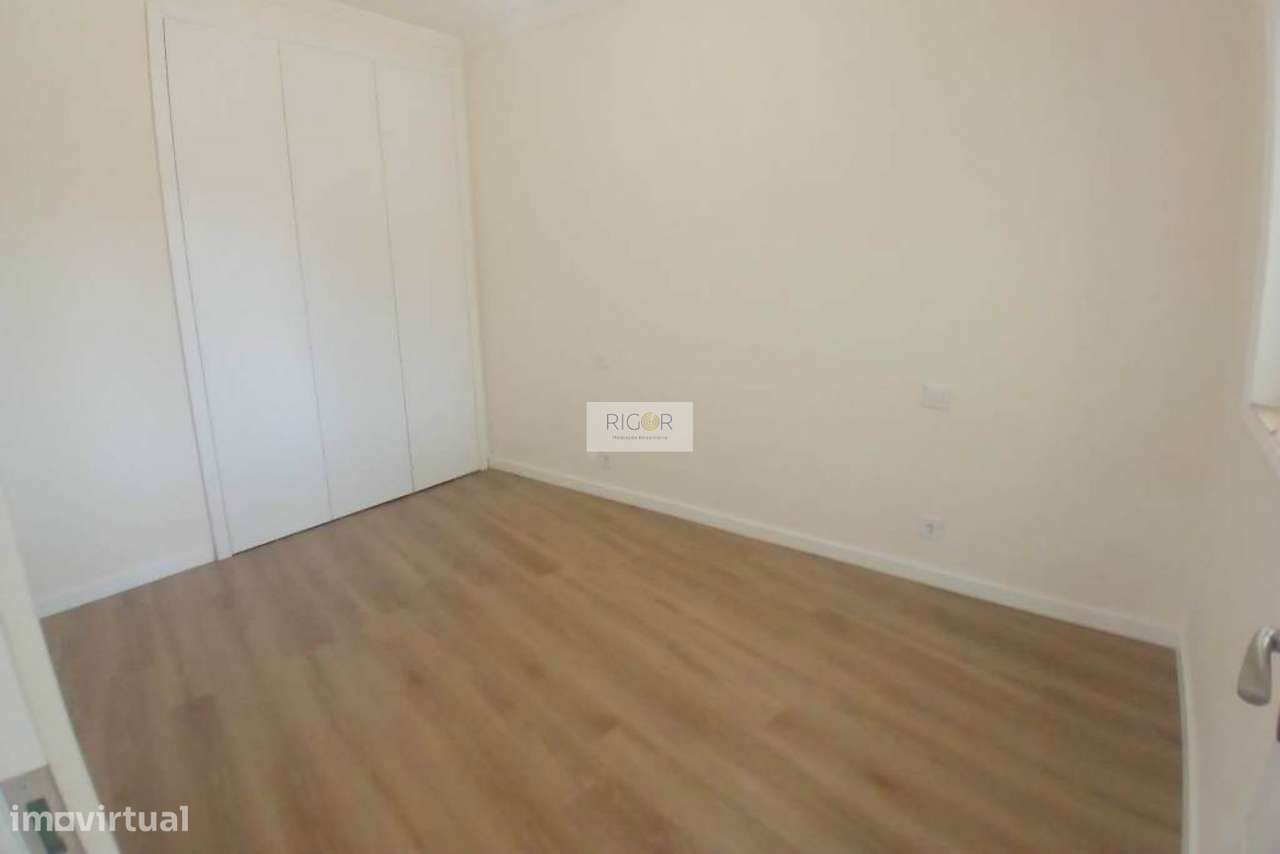 Apartamento T1+1 totalmente remodelado junto à praia nas Caxinas-5