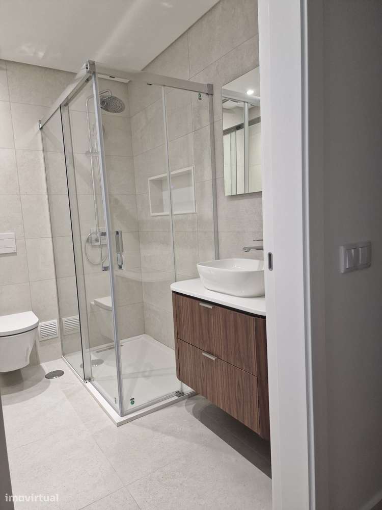 T3  (+ T2) Luxo, c Estac. e Arrecadação, jtº Forum Almada e Faculdades-10