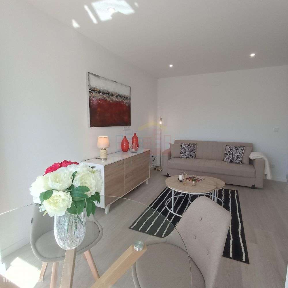 Apartamento T3 em BENFICA com varanda - Grande imagem: 1/14