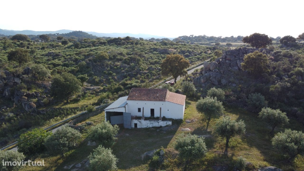 Quinta totalmente isolada com vista desafogada