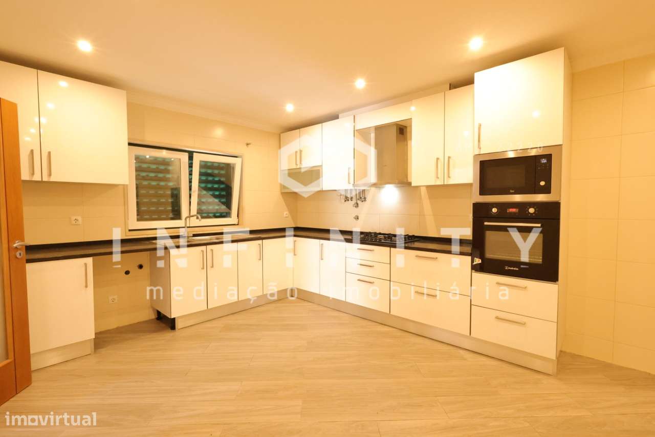 Moradia independente T4-16