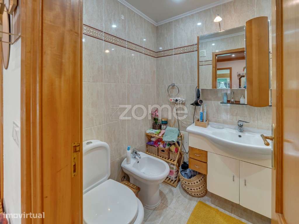 T3 com Terraço Privativo na Amadora-17