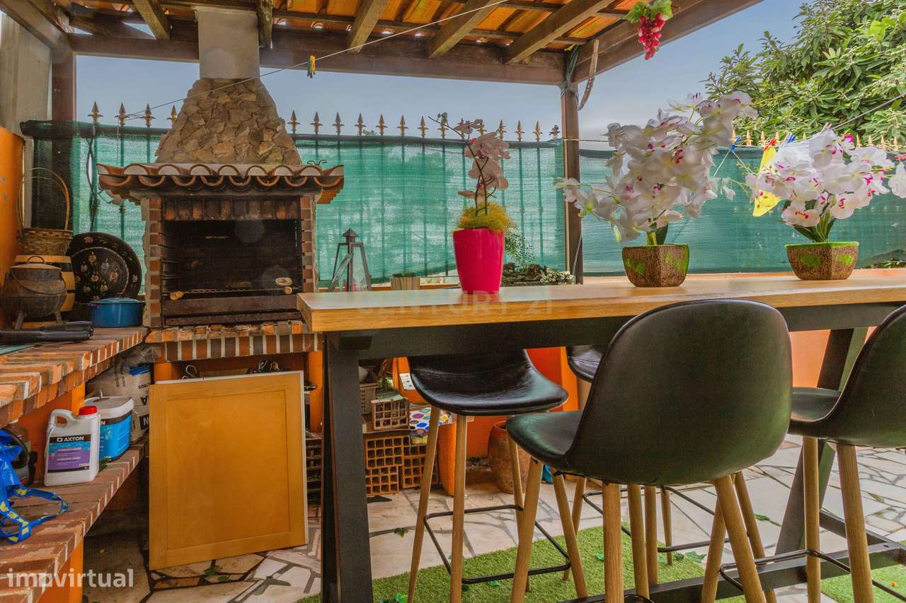 Andar de Moradia com Excelente Espaço Exterior / Terraço com 50 m² e S-15