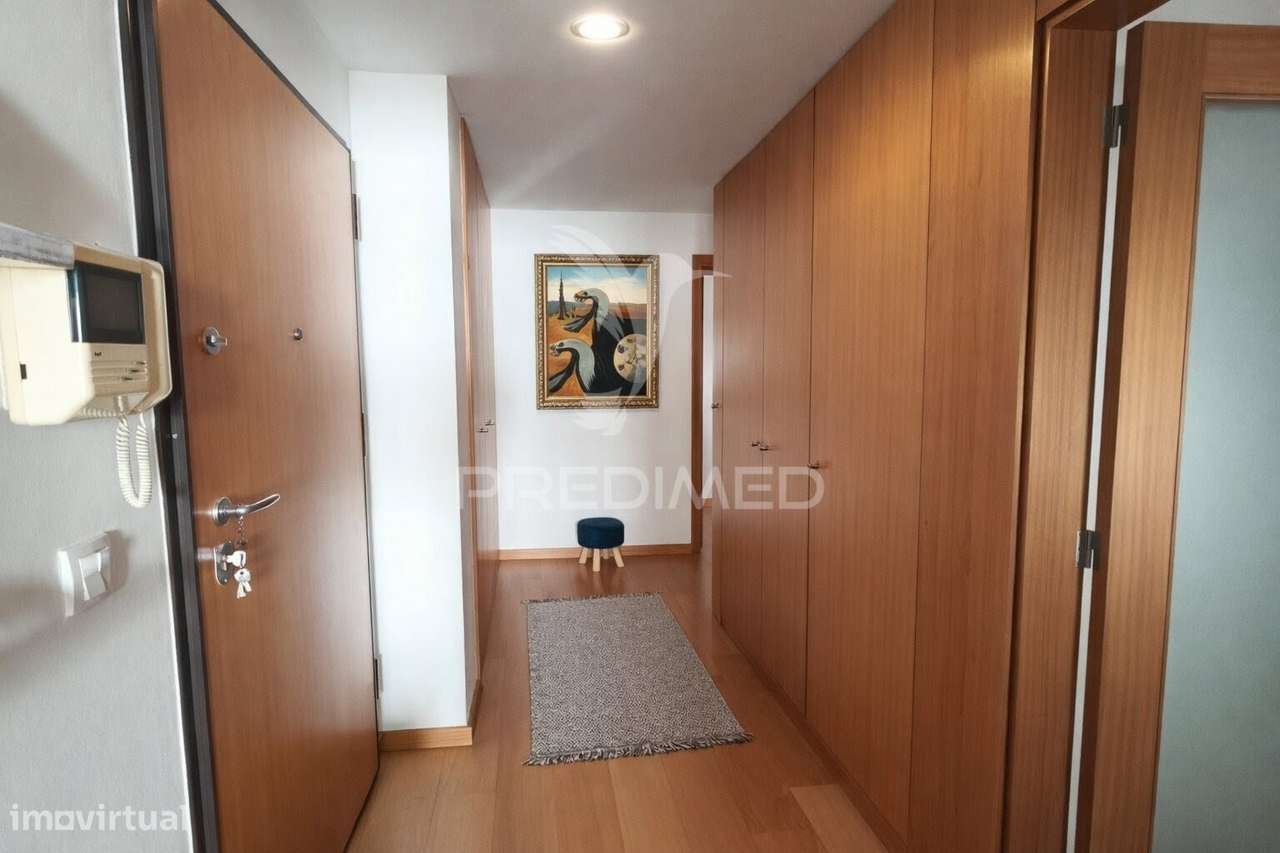 T2 na Rua de Santana com garagem e excelente exposição solar-4