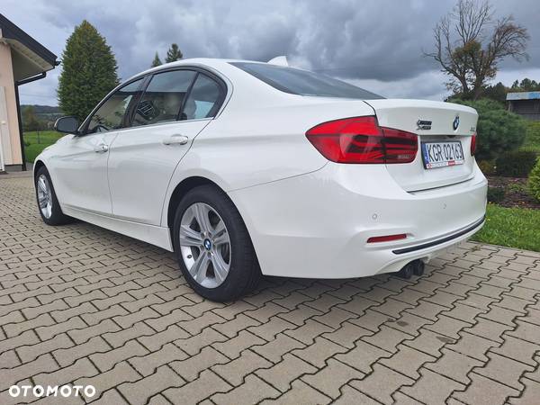 BMW Seria 3 330i xDrive Sport Line Sport - 9