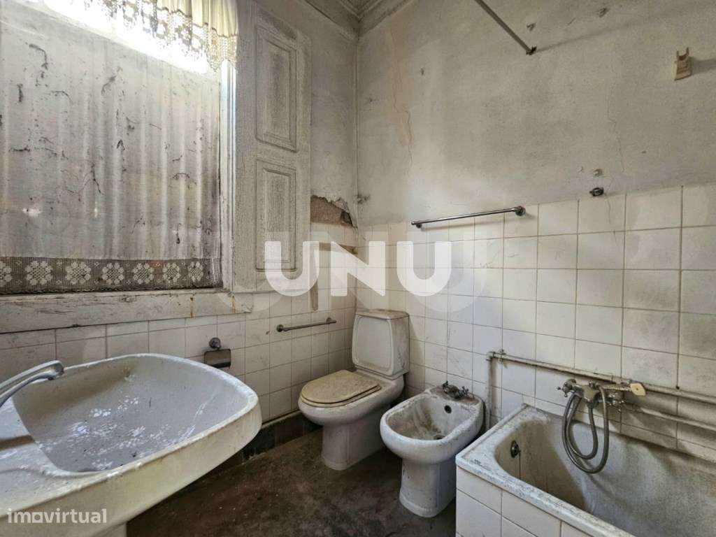 Prédio Urbano - Pleno Centro da Cidade de Viseu-10