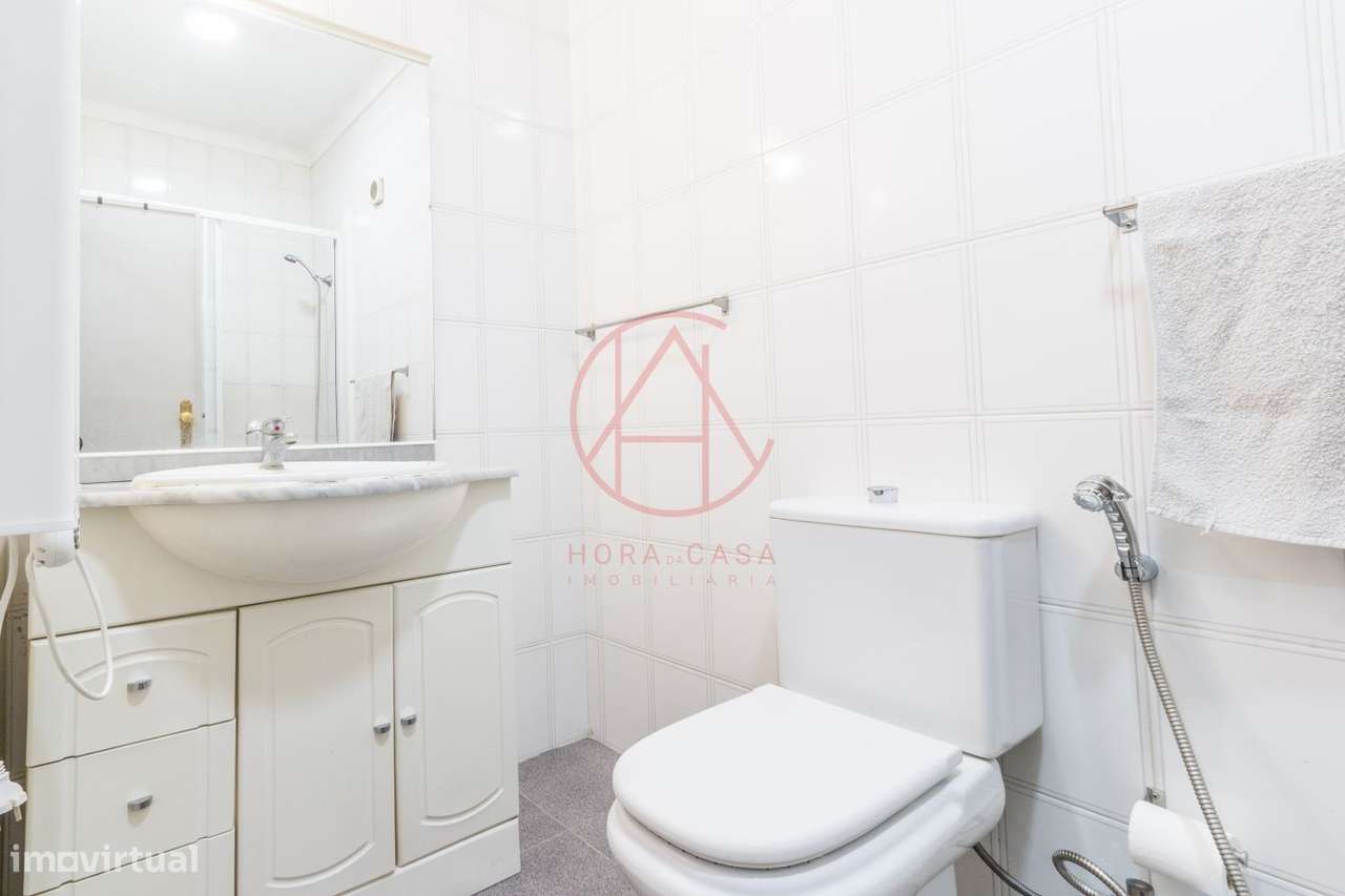 Oportunidade à Sua Porta: T2 na Avenida do Bocage!-11