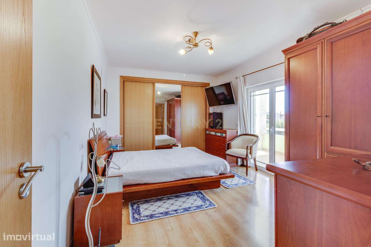Moradia de Prestígio com 277m² | Garagem | Energia Solar | Feijó, Alma-7