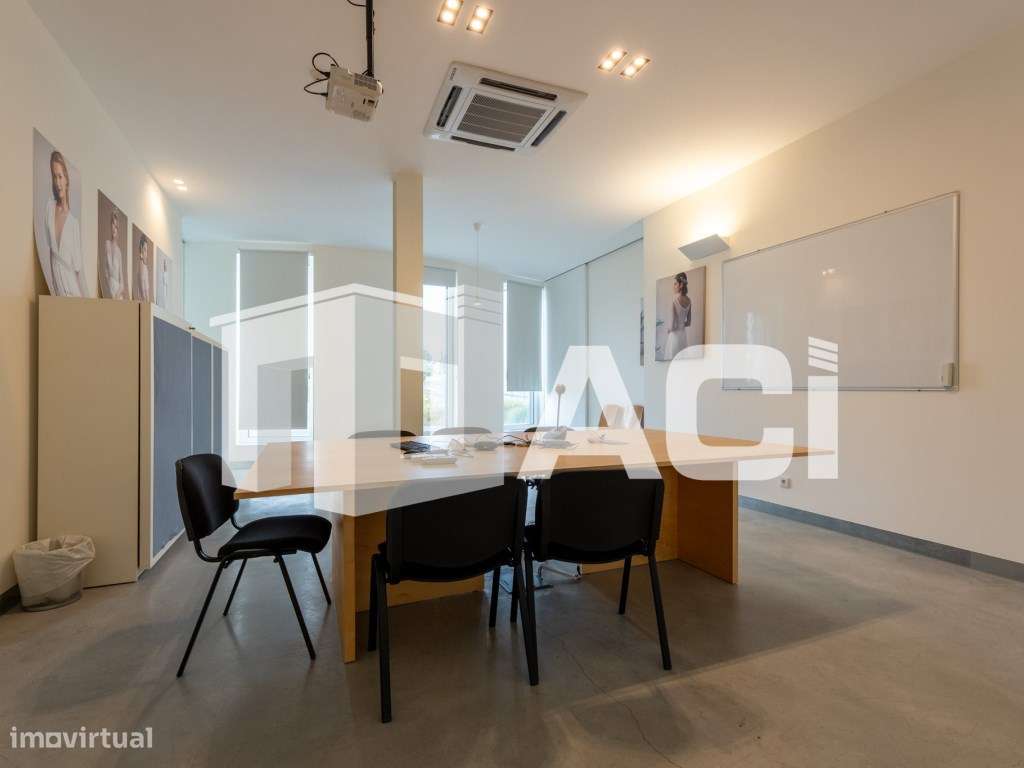 Armazém e Espaço Industrial de Excelência - 3 Pisos | Terreno de 5....-4