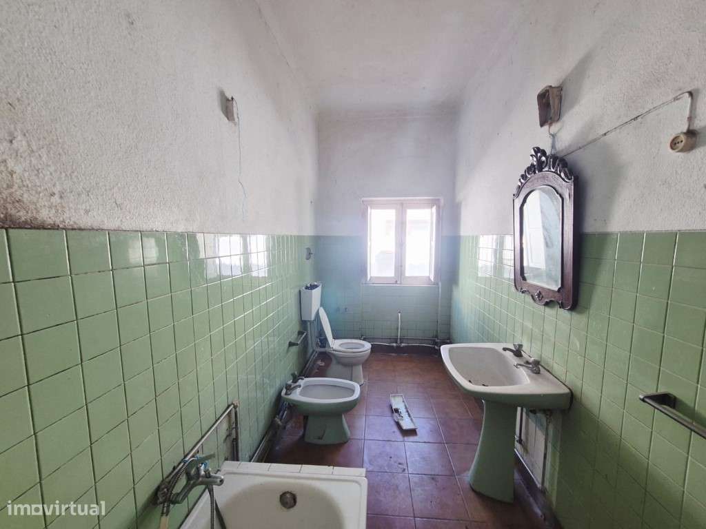 Edifício no centro de Milfontes-23