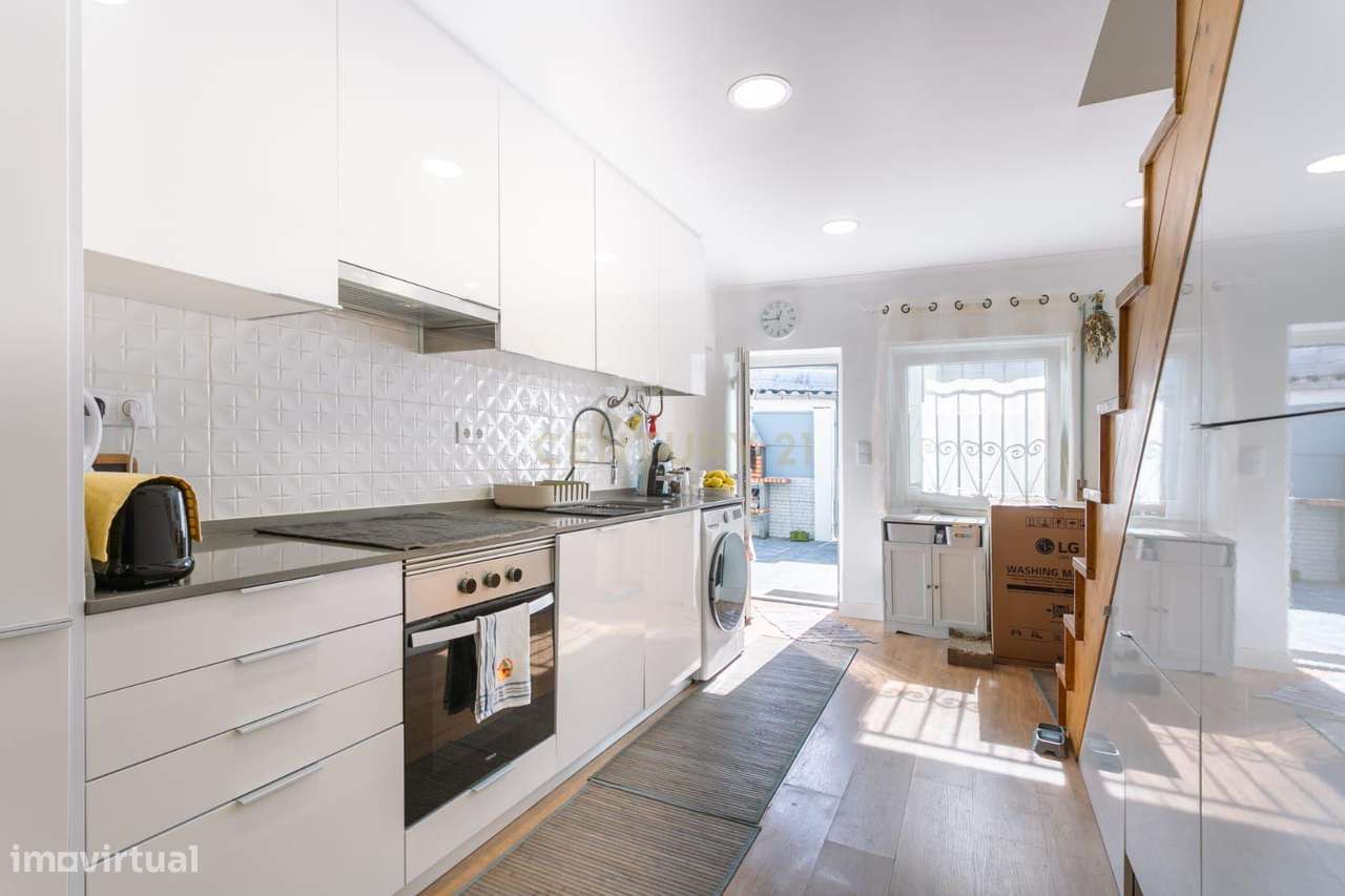 Moradia T3 com pátio localizada em Cascais !-3