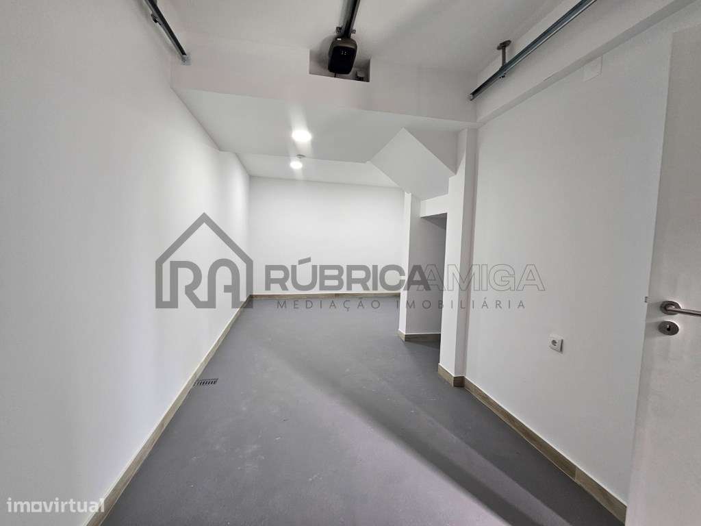 Moradia dúplex recuperada com garagem em Loulé-12