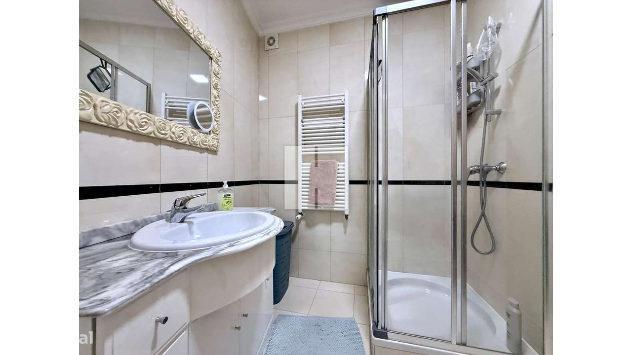 Apartamento T3 c/ Terraço e Garagem-23