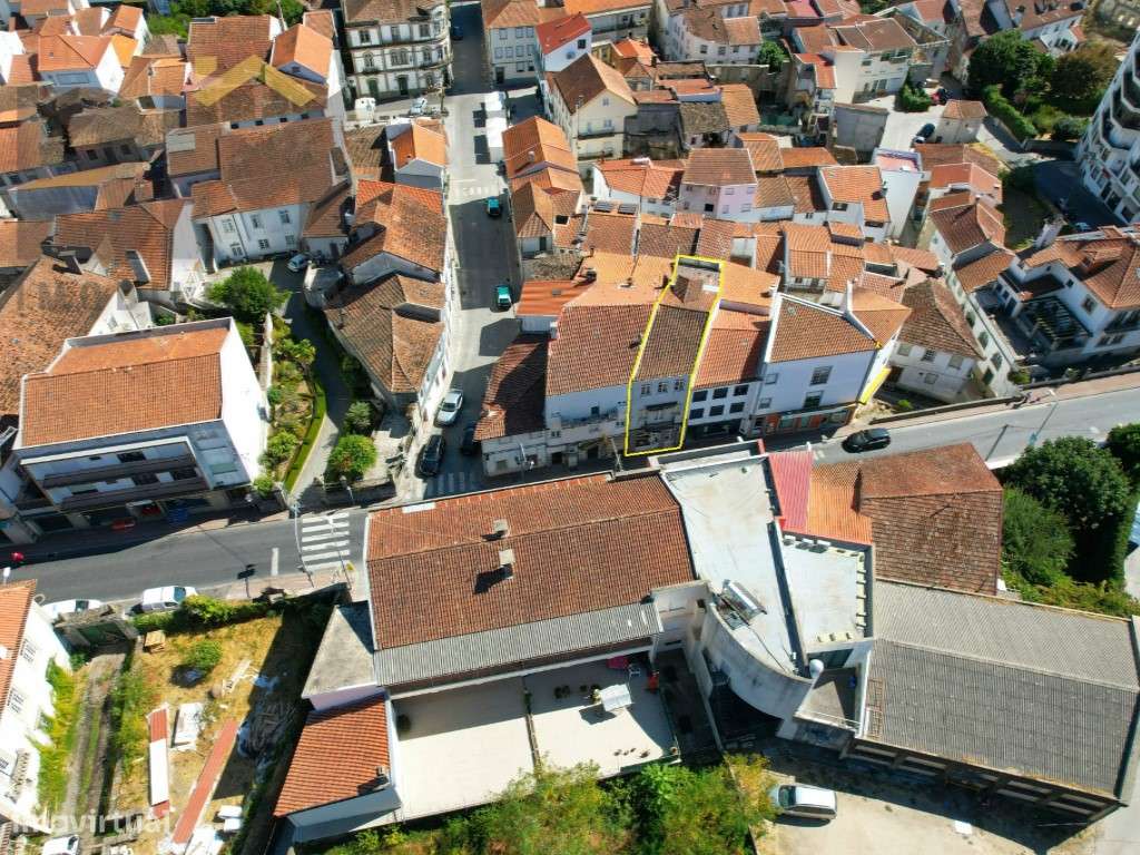 Prédio com enorme potencial no Tortosendo, concelho da Covilhã. - Grande imagem: 2/26