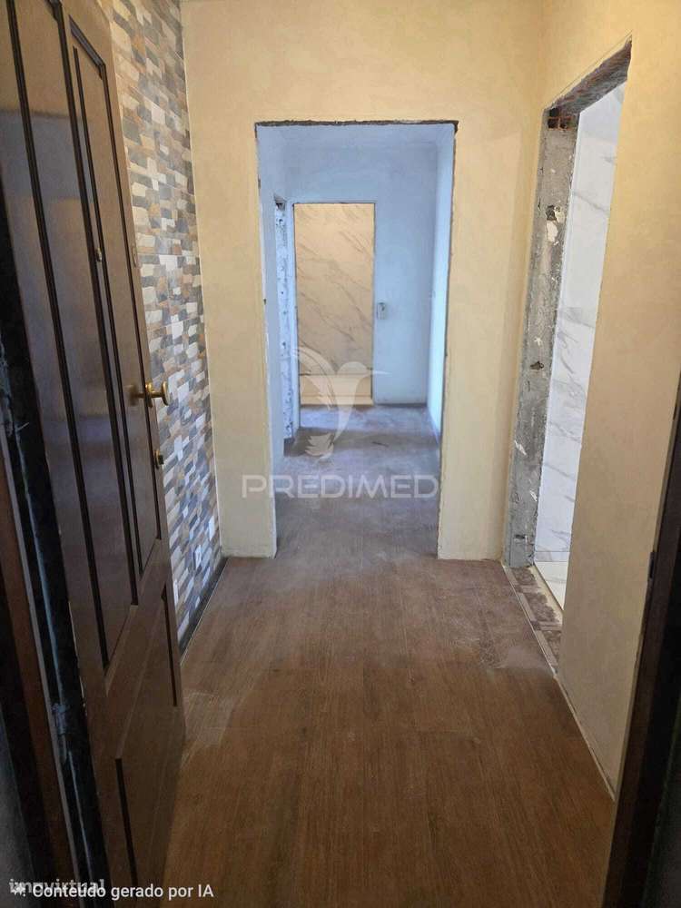 T2 Recuado em Vilar de Andorinho – Renovação Total com Terraços - Grande imagem: 3/25