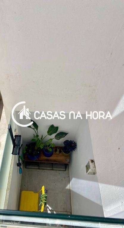 Moradia Triplex T2 em Almada na Rua Capitão Leitão-19