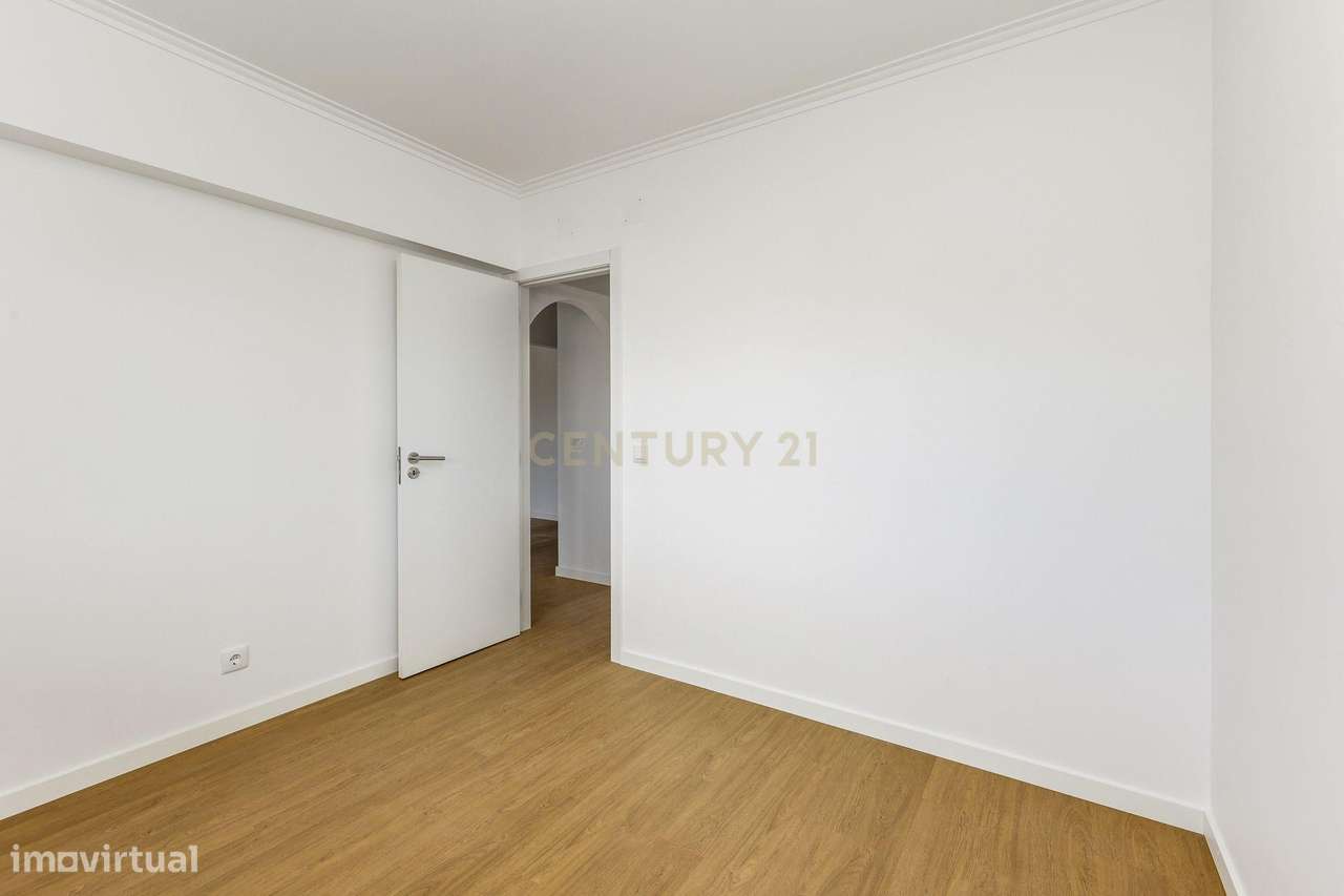 Apartamento T3 Renovado com espaço exterior.-18