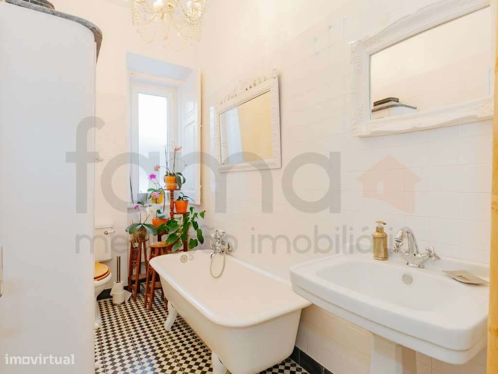 Moradia Bifamiliar T10 com Piscina e Elevada Rentabilidade - Parede...-9