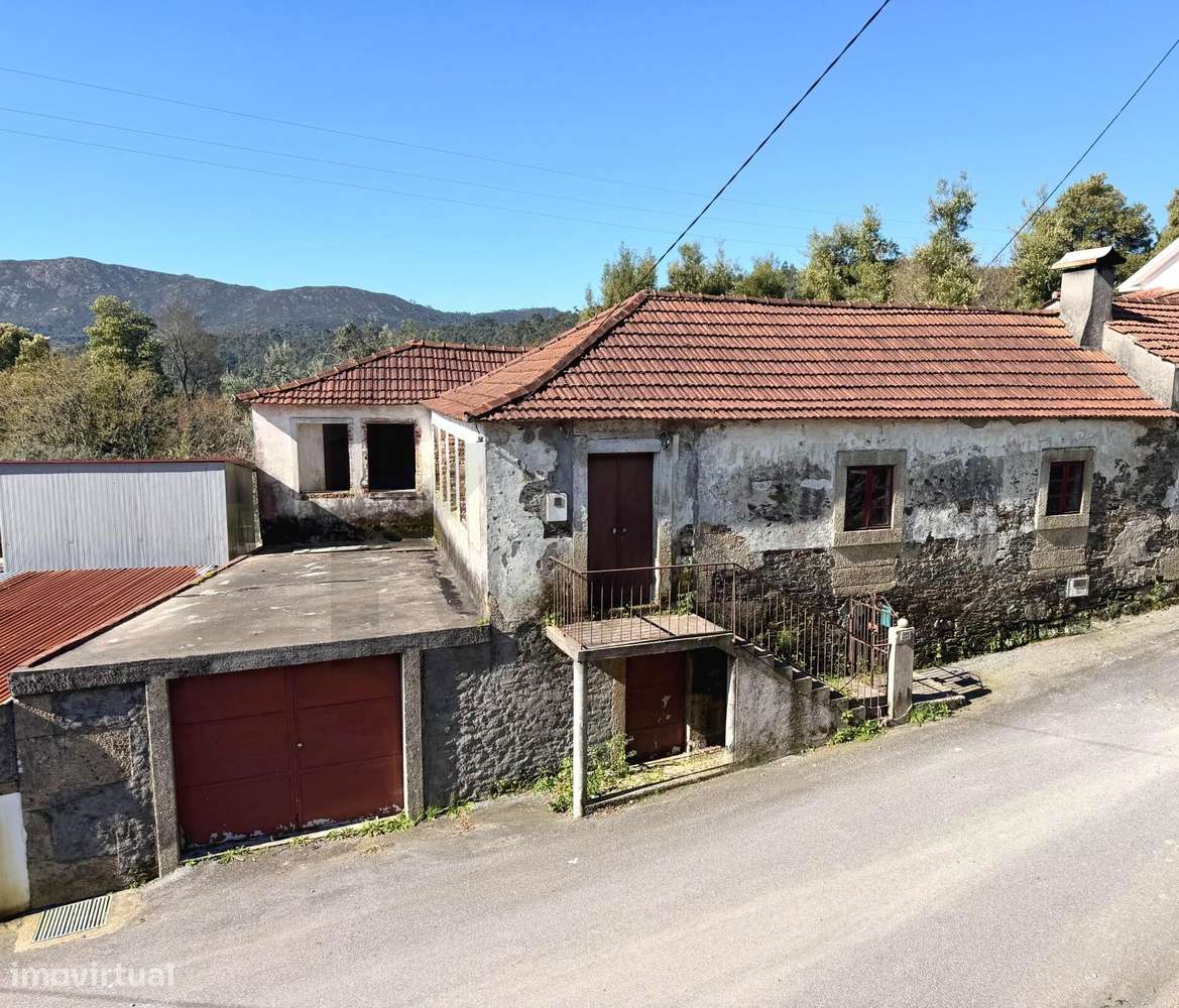 Moradia T2 para restauro com terraço em Vilar de Murteda, Viana do Cas - Grande imagem: 2/19