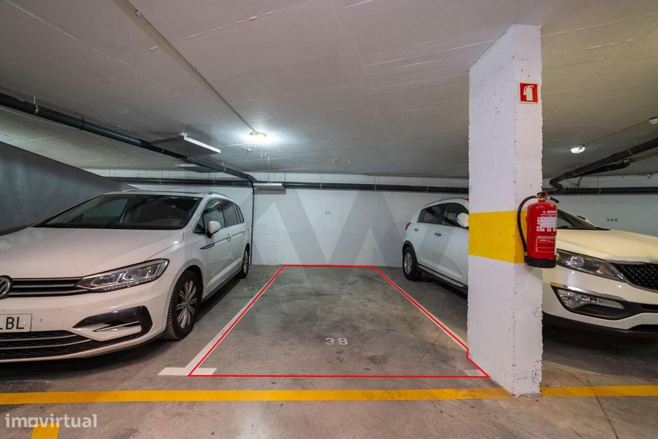 Apartamento T3 único com 3 lugares de estacionamento - VRSA-24
