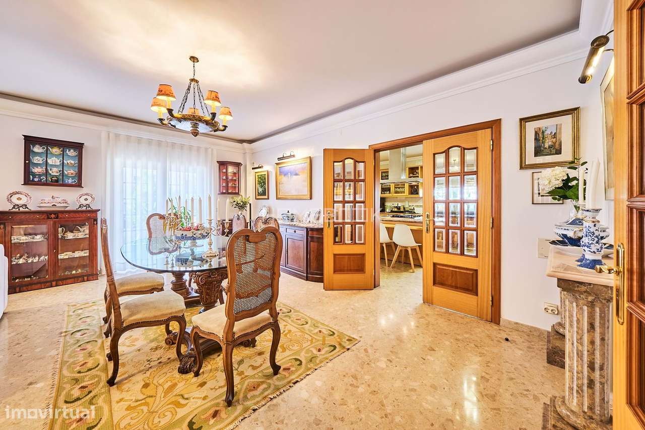 Moradia de Luxo no Montijo com Piscina de Água Salgada e Acabamentos d - Grande imagem: 5/60