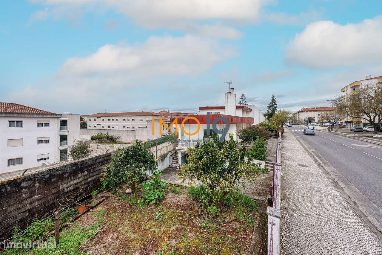 Moradia T5 num lote de 1000m2 Centro de Fátima - Grande imagem: 4/42