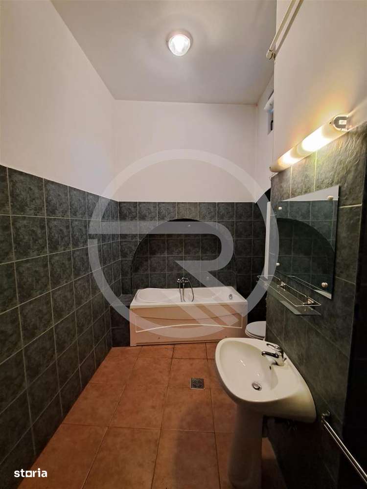 Cladire situata in zona Ultracentrala, S+P+E+M!-8