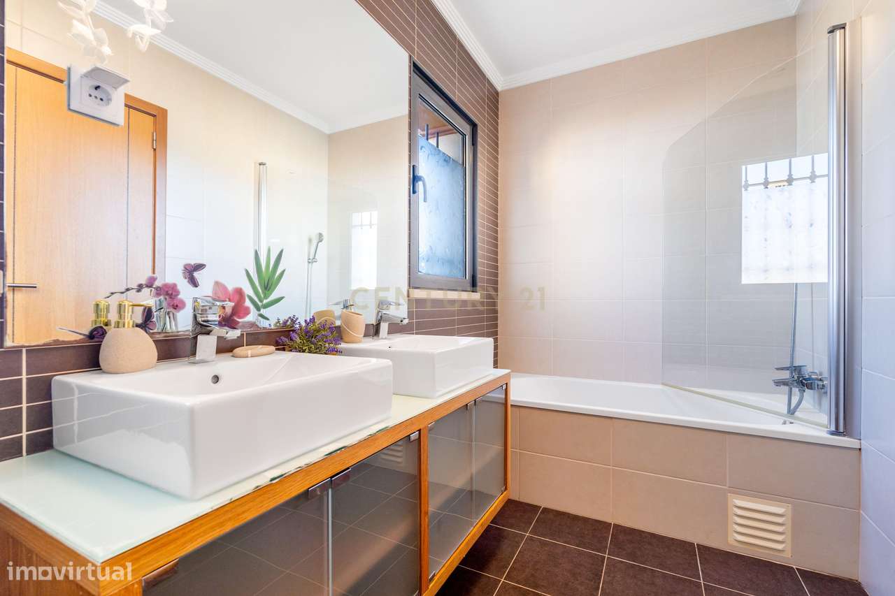 Moradia Unifamiliar de Prestígio | Guia – Albufeira | T4 | Piscina | J-22