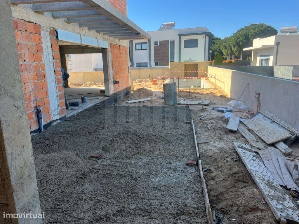 Moradia Isolada T4 com piscina e garagem - Azeitão-8