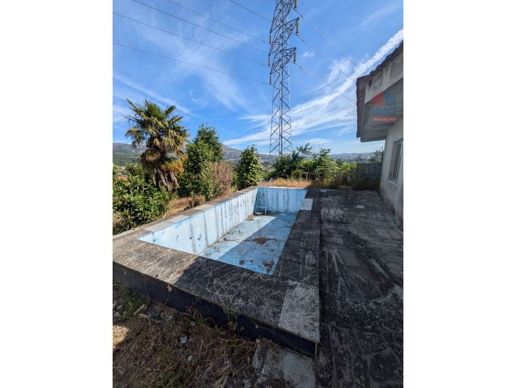 QUINTA COM MORADIA T3 PISCINA TERRENO E ANEXOS-49