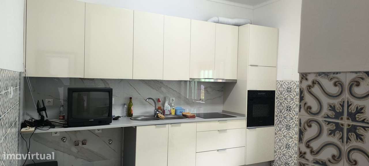 Arrendo moradia T2 com jardim e quintal, em Santo António da Charneca - Grande imagem: 3/13