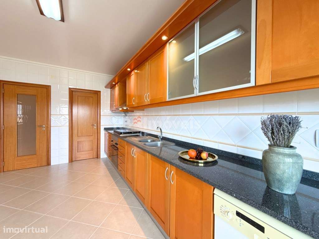 Apartamento T2 com sótão e garagem - Entroncamento - Grande imagem: 3/44