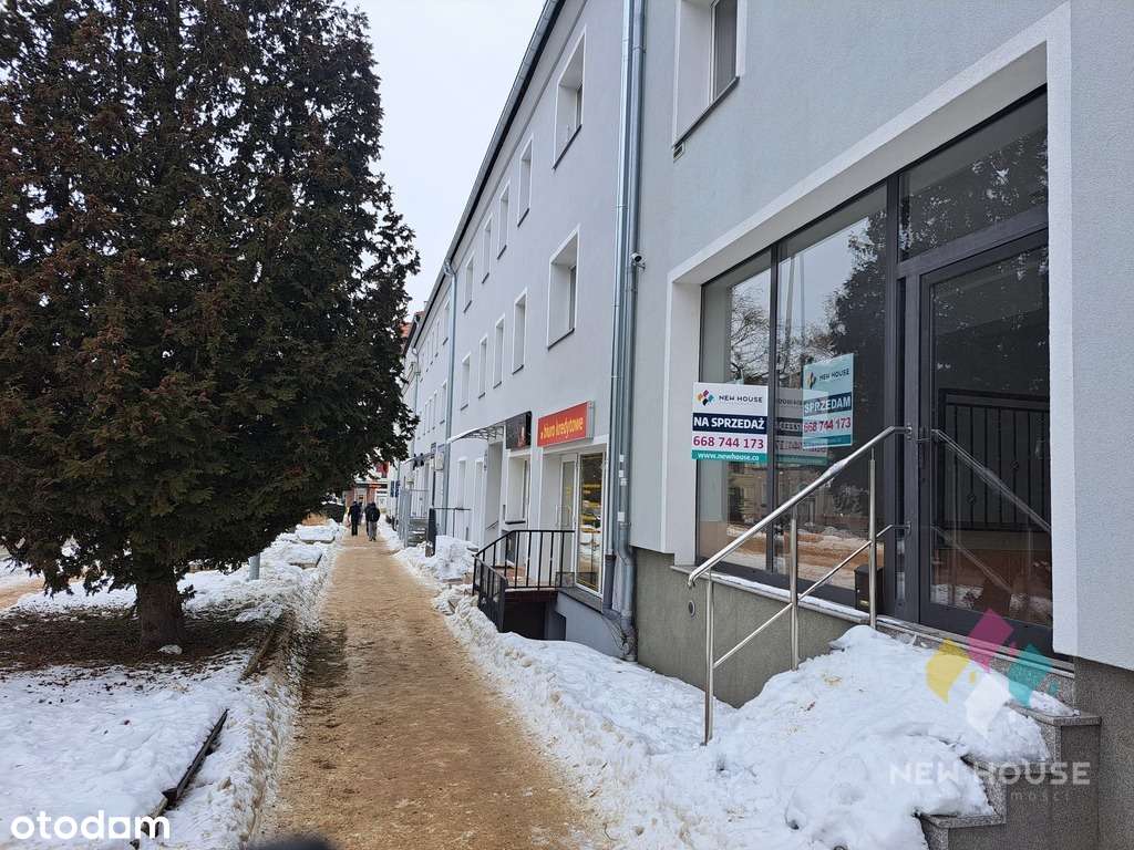 Lokal użytkowy w centrum - parter, witryna-8