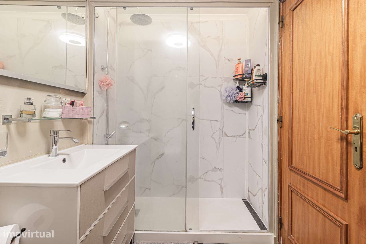 Apartamento num Primeiro Andar na Quinta do Conde-18