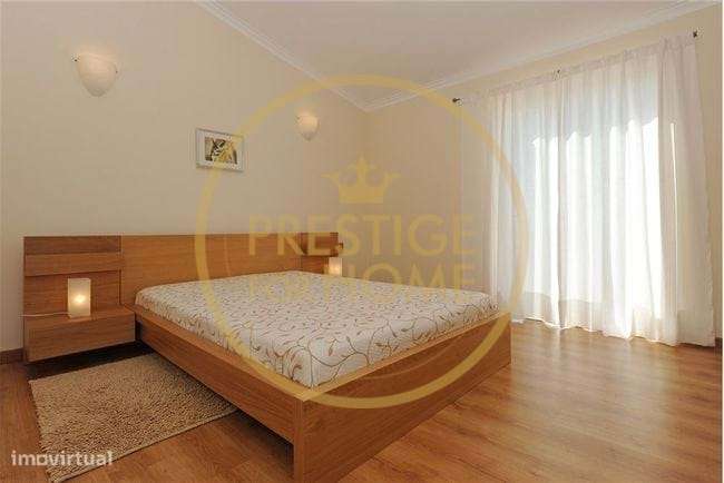 Excelente Moradia T5 de 3 pisos, 7 divisões e garagem e piscina com ár - Grande imagem: 4/20