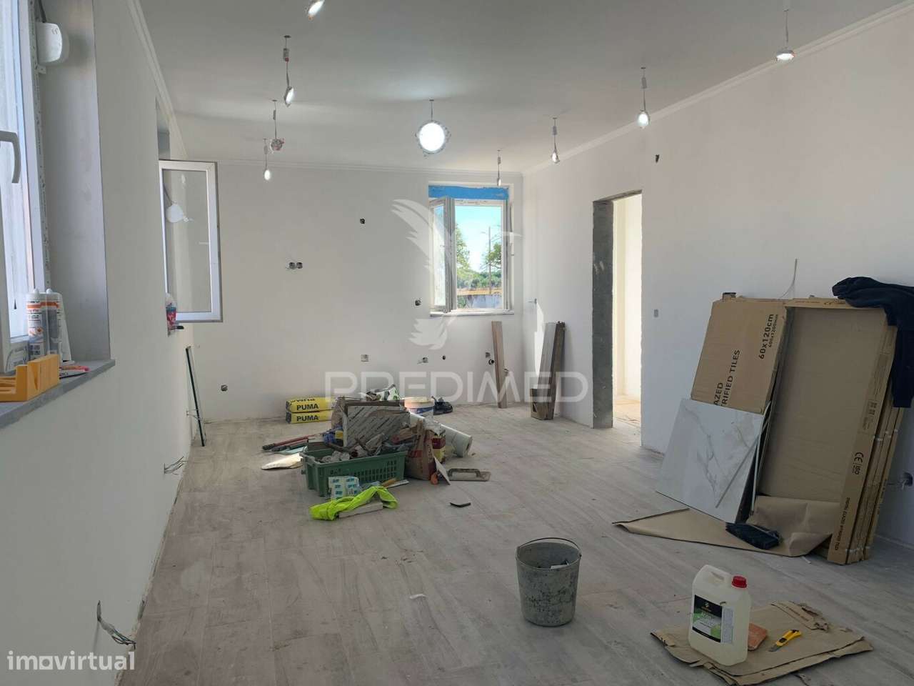 Moradia T2+1 com Quintal em recuperação total - Grande imagem: 4/26