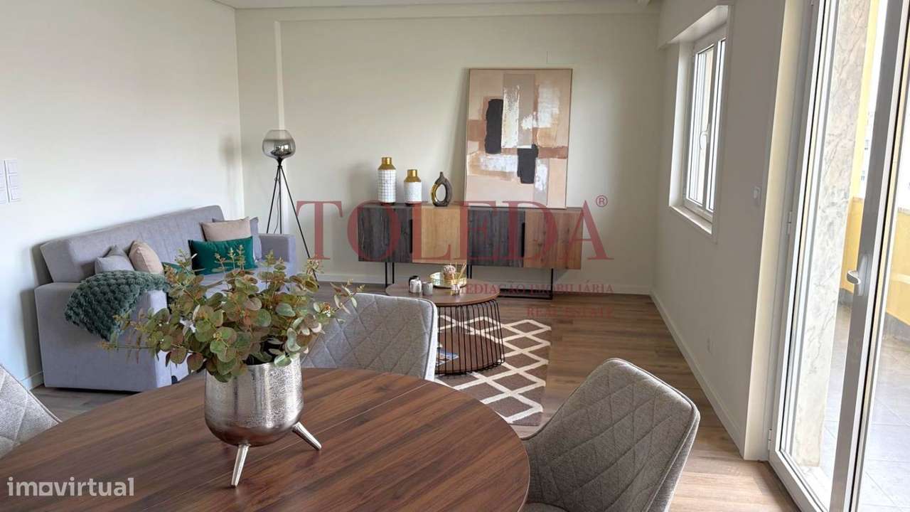 Apartamento T3 Remodelado em Benfica com terraço-6