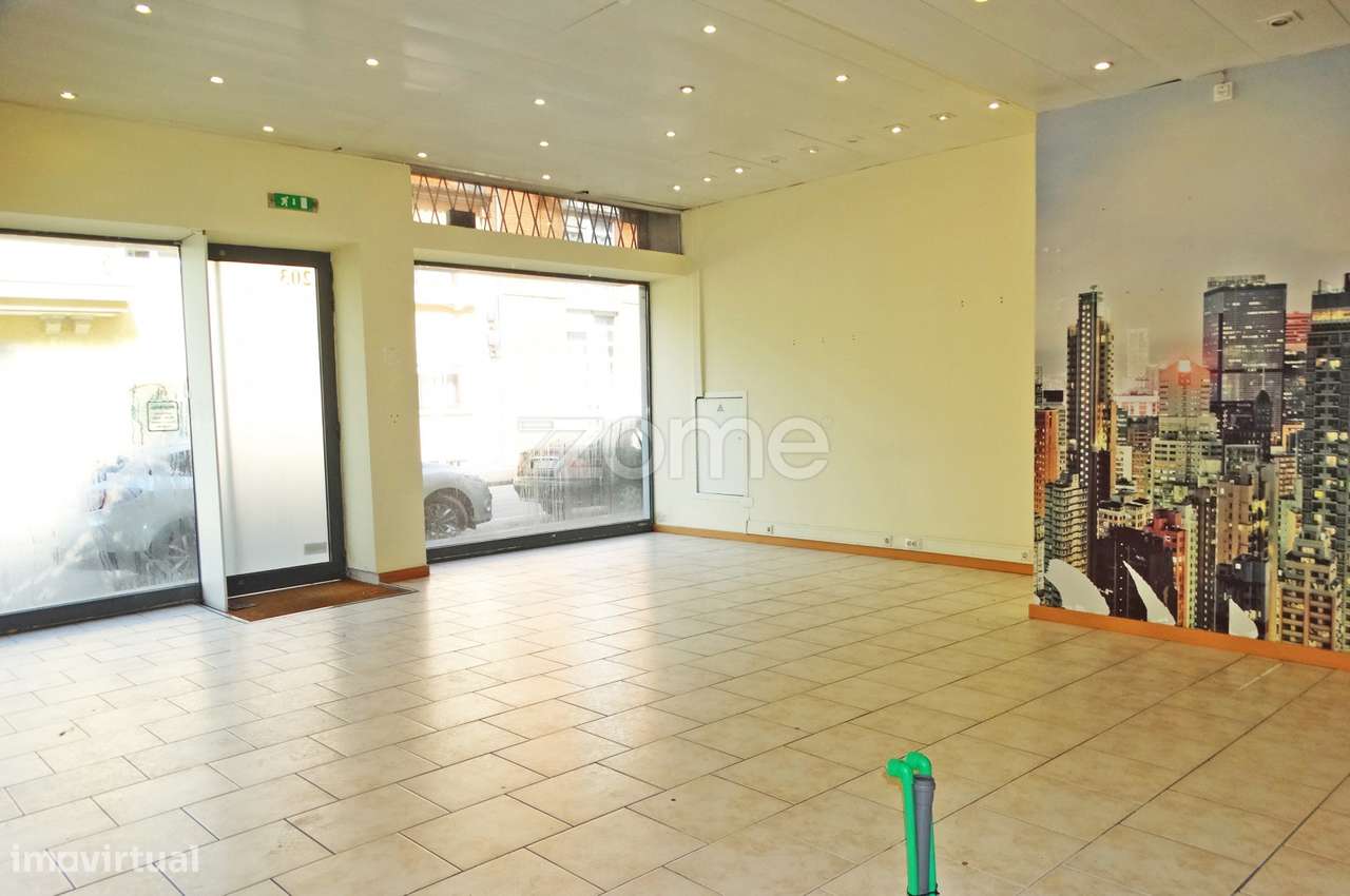 Loja, na Rua Sousa Pinto, Paranhos, Porto - Grande imagem: 2/13