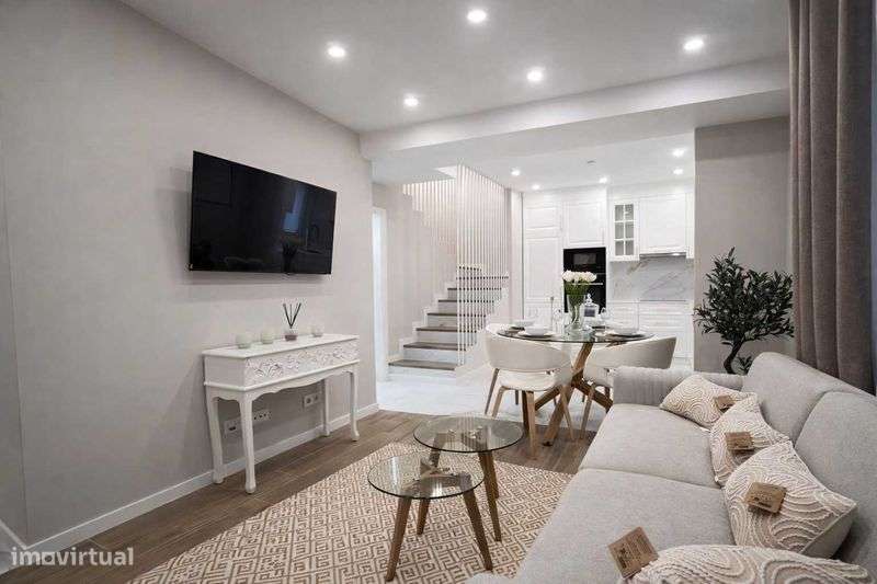 Moradia T3 Renovada no Centro de Lagoa com Terraço 35 m² - Grande imagem: 3/12