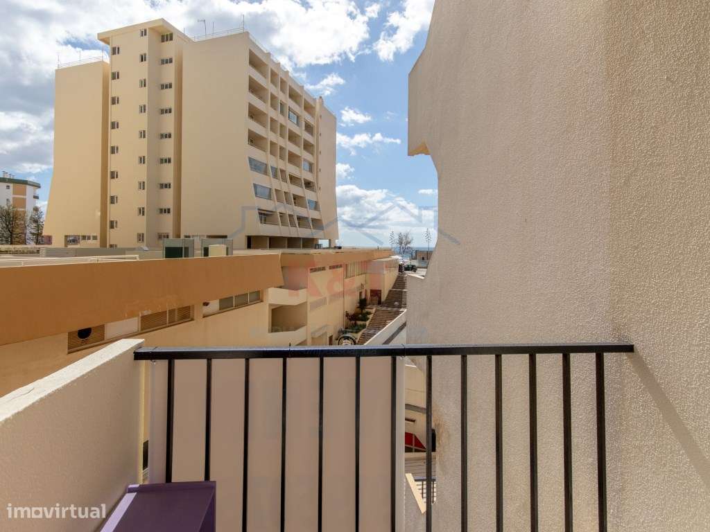 T2 remodelado na 1ª linha da Praia da Rocha-29