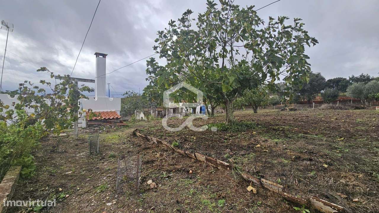 Moradia V4 com 174 M2, aproveitamento de sótão, garagem para 2 viatura-20