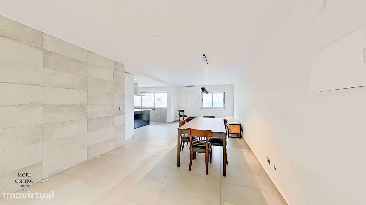 T4 CONVERTIDO EM T3 DE ALTO PADRÃO | 163 M² | 2 GARAGENS + ARRECADAÇÃO - Grande imagem: 4/33