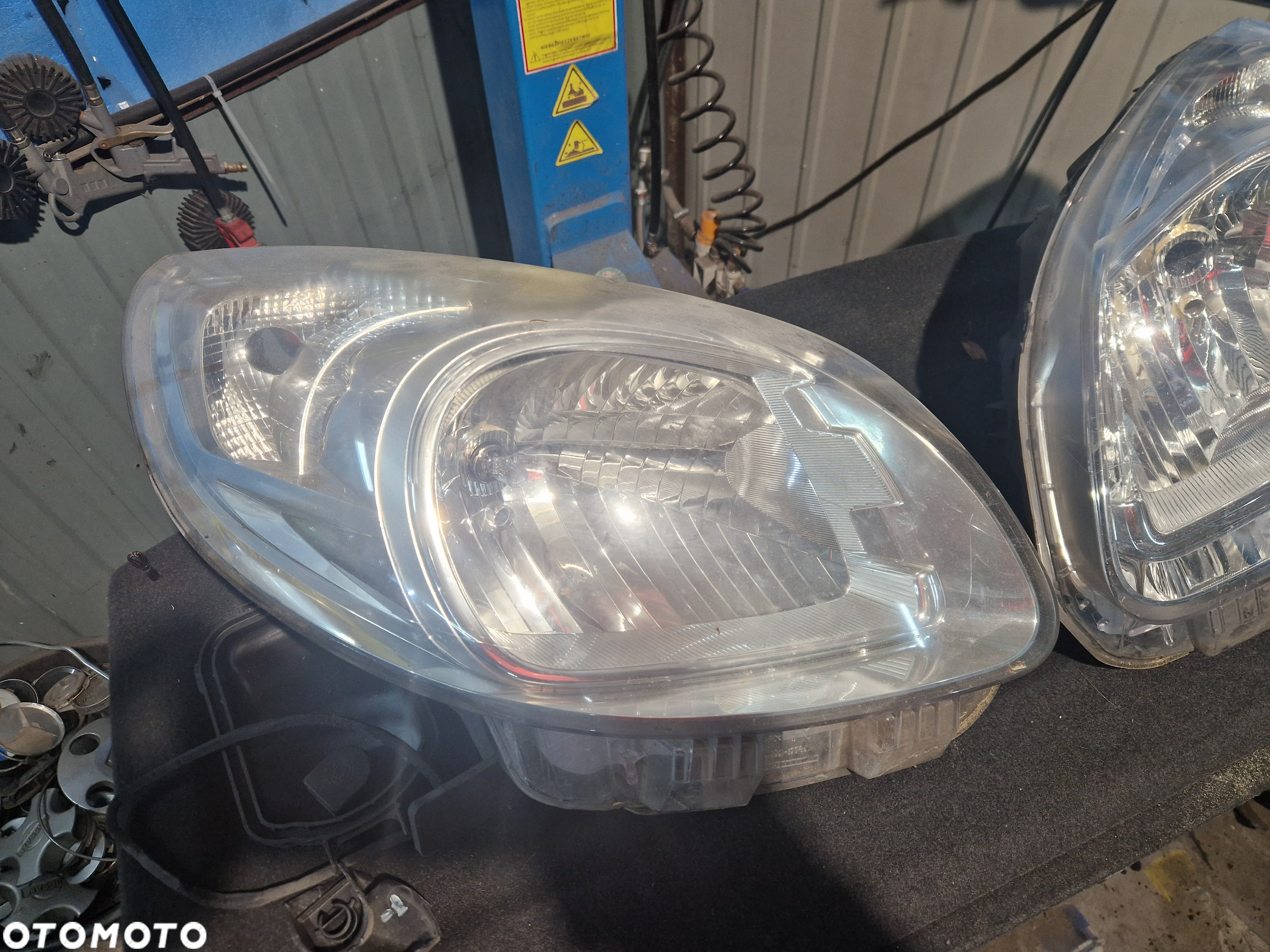 lampy przód Renault Kangoo 2014 rok Lift uszkodzona - 3