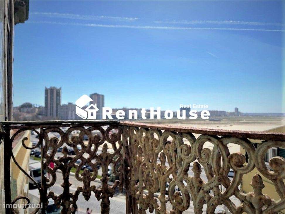 Prédio para reconstrução nas Muralhas - Grande imagem: 1/7