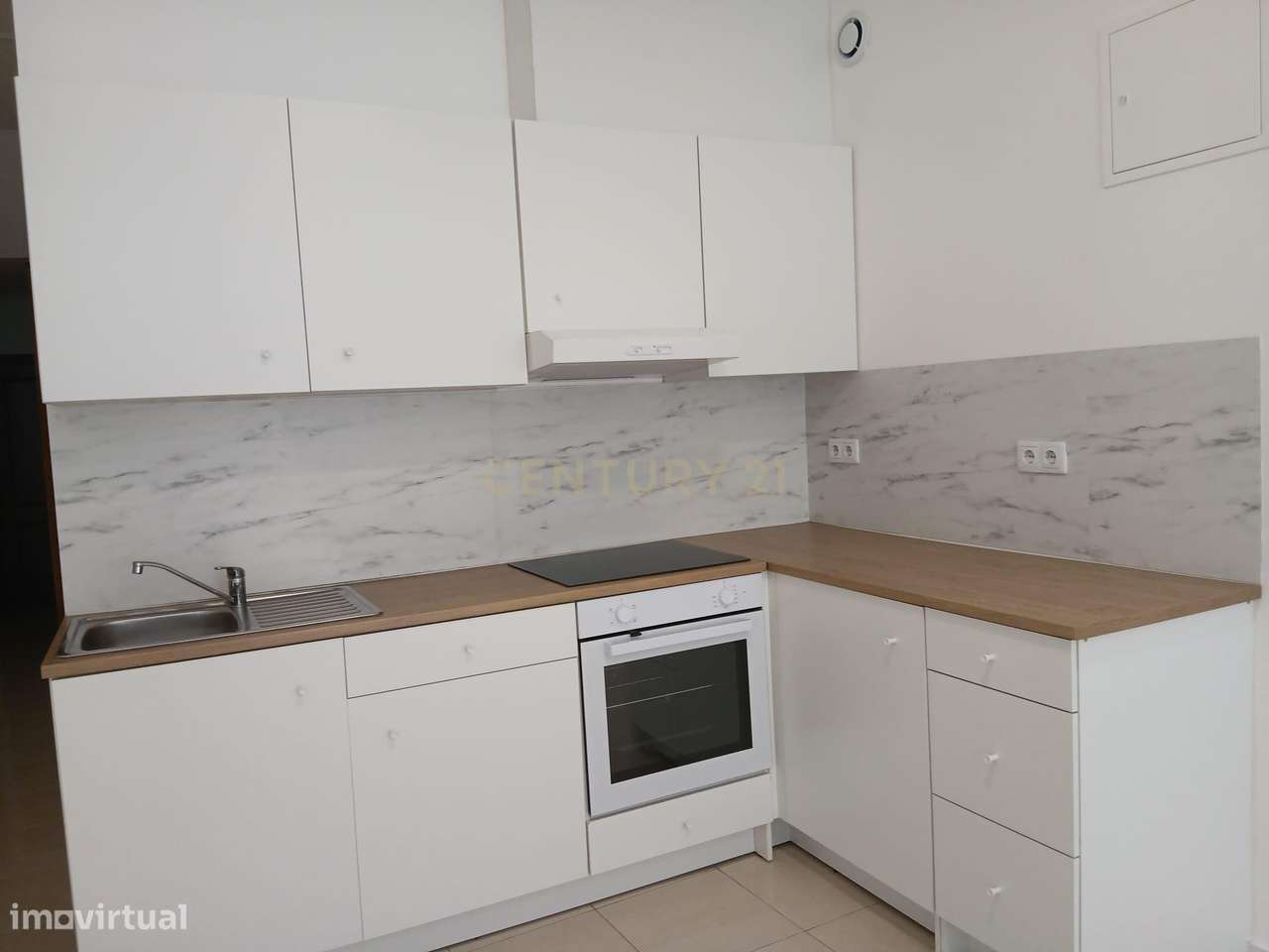 Escritório/ Apartamento T4 no centro da Marinha Grande-3