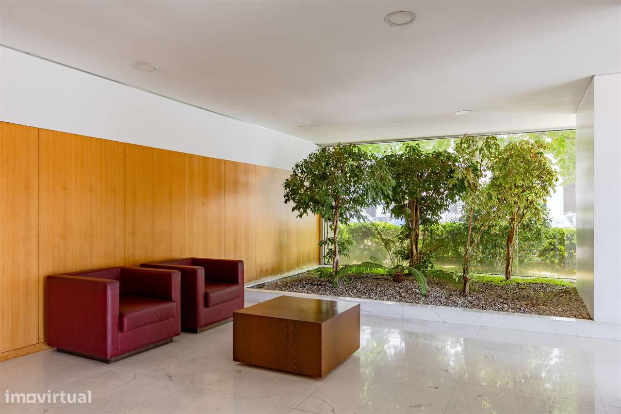 Apartamento T3 no Bessa com Varanda e Garagem box-35