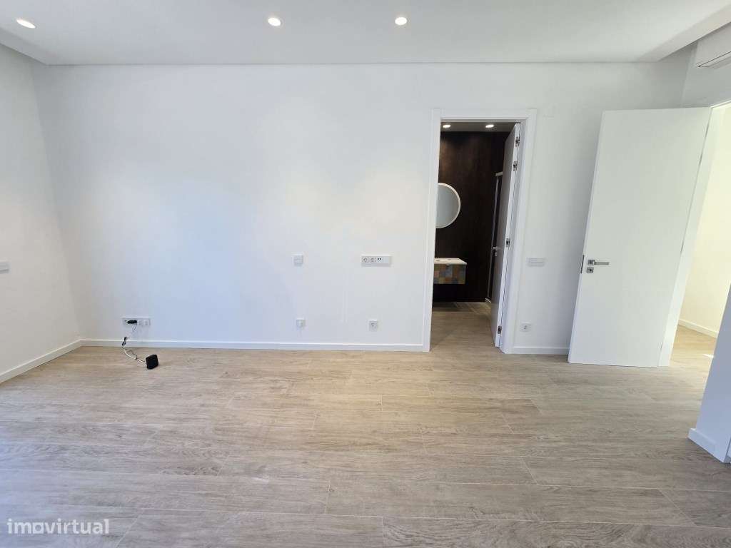 Moradia isolada T4, arquitetura contemporânea com garagem e piscina...-27