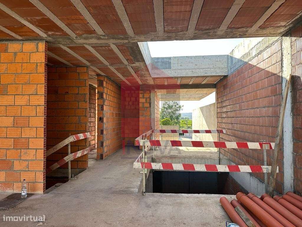 Moradia Banda Térrea com Piscina, Palmeira-17