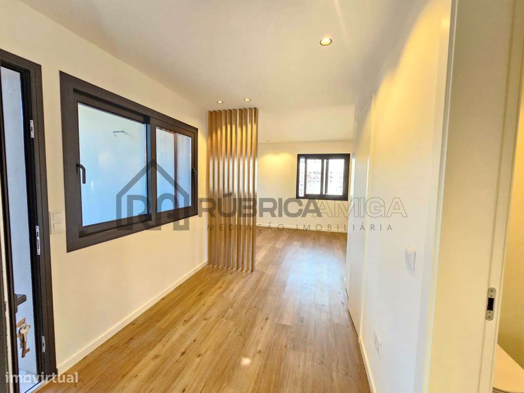 Moradia V3 renovada, com logradouro e anexo-13