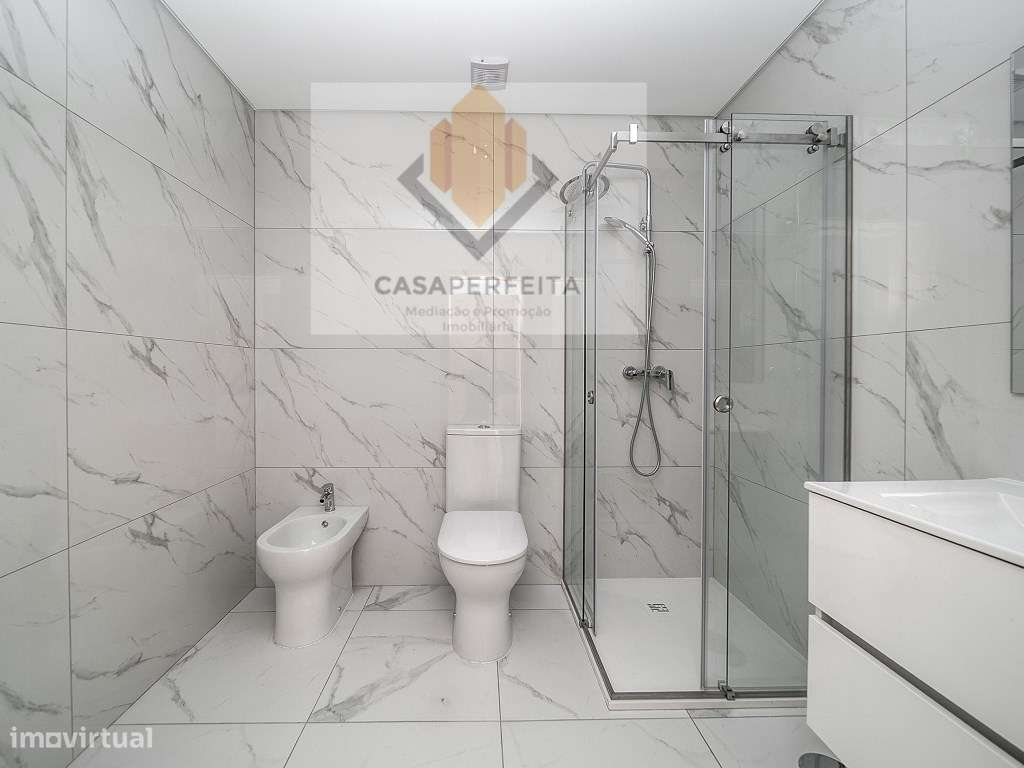 Apartamento T2 Novo com Varanda e Lugar de Garagem - Pedroso-14